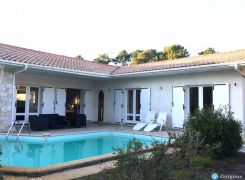 Mimizan Villa avec piscine pour 11 : climatisation, wifi  3 kms des plages